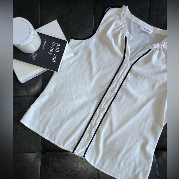 Calvin Klein top - Picture 2 of 2